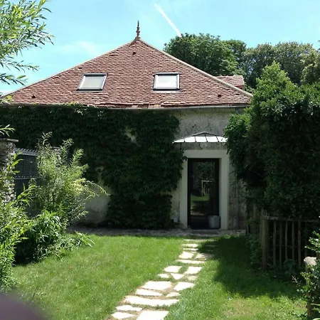 Location Charmante A Avec Terrasse Et Chemineea